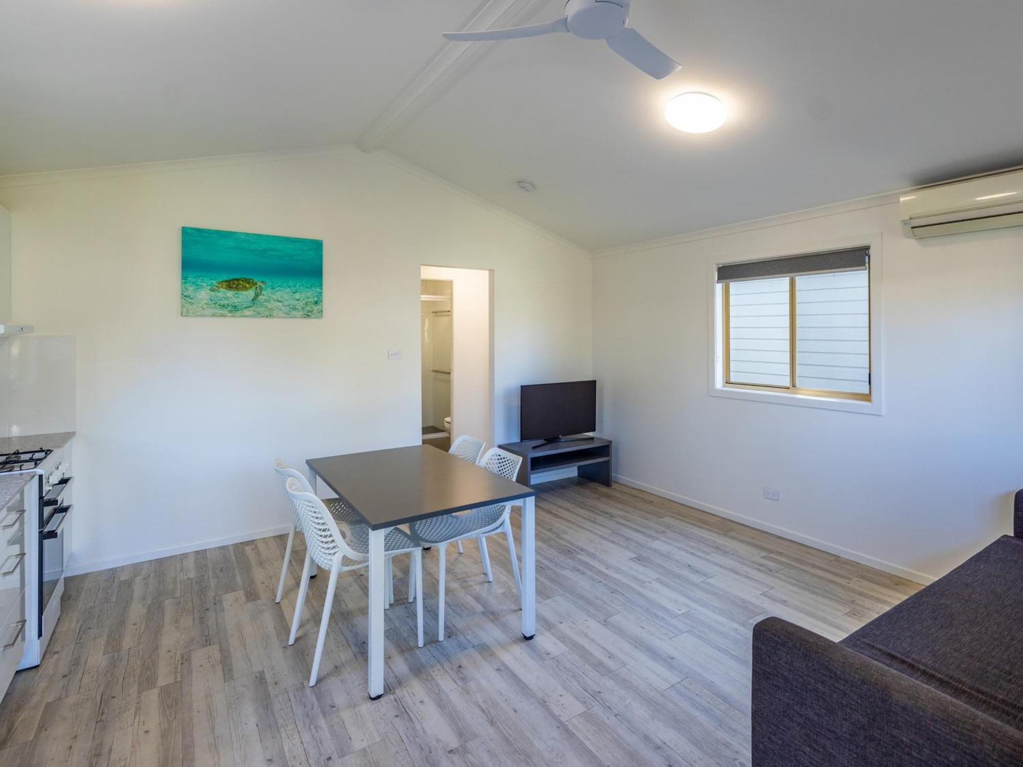 Nrma Blue Dolphin Yamba Holiday Resort Rum bild