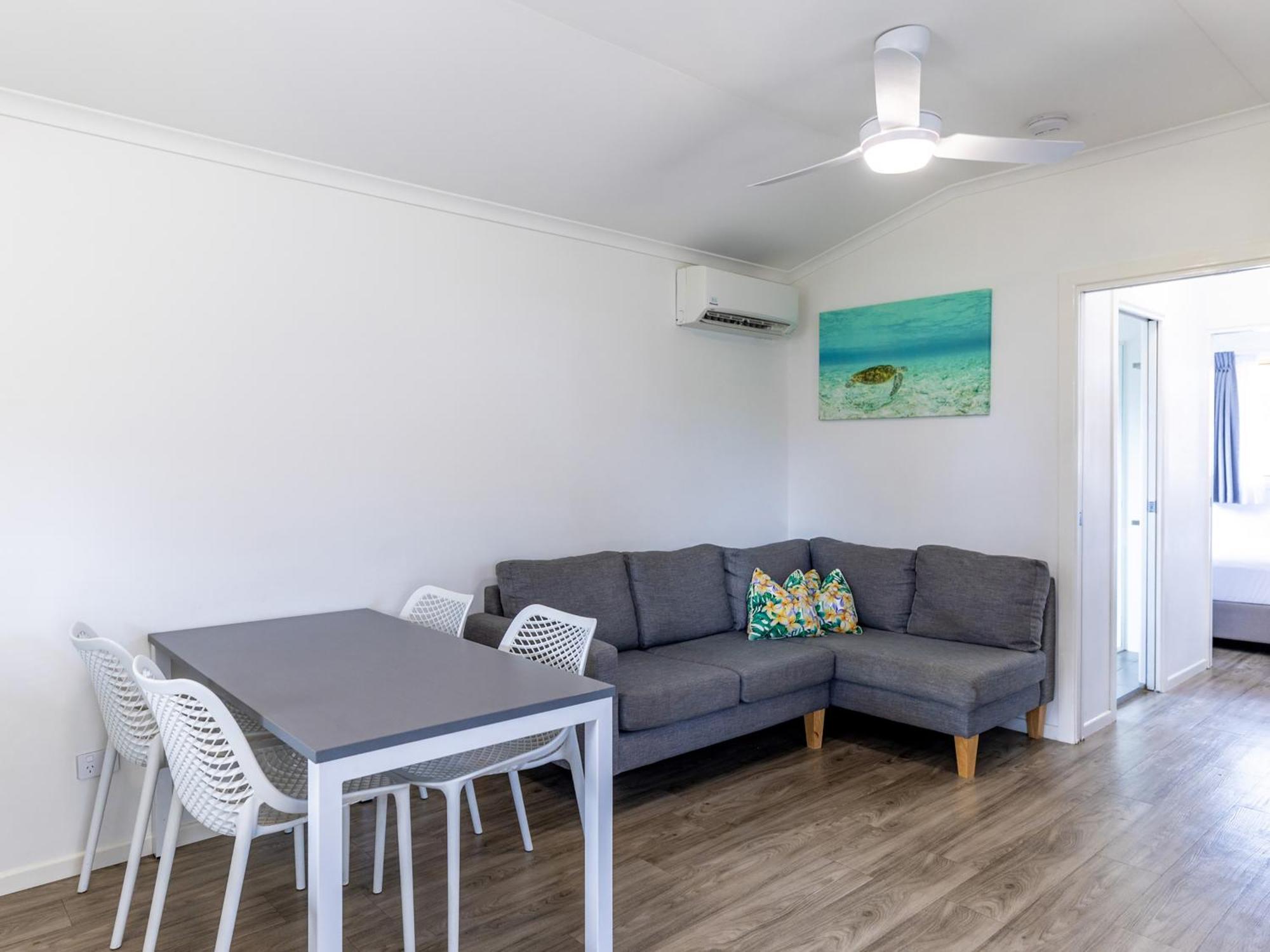 Nrma Blue Dolphin Yamba Holiday Resort Rum bild